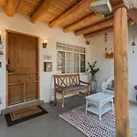 Famed Plaza Oasis 1 Mile Away, King Bed, Office, Foosball