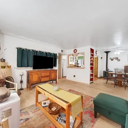Сasa de vacaciones Famed Plaza Oasis 1 Mile Away, King Bed, Office, Foosball Santa Fe