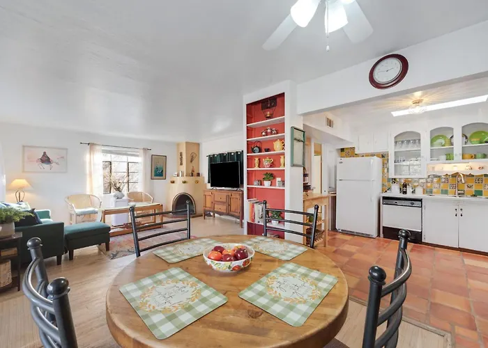 Famed Plaza Oasis 1 Mile Away, King Bed, Office, Foosball