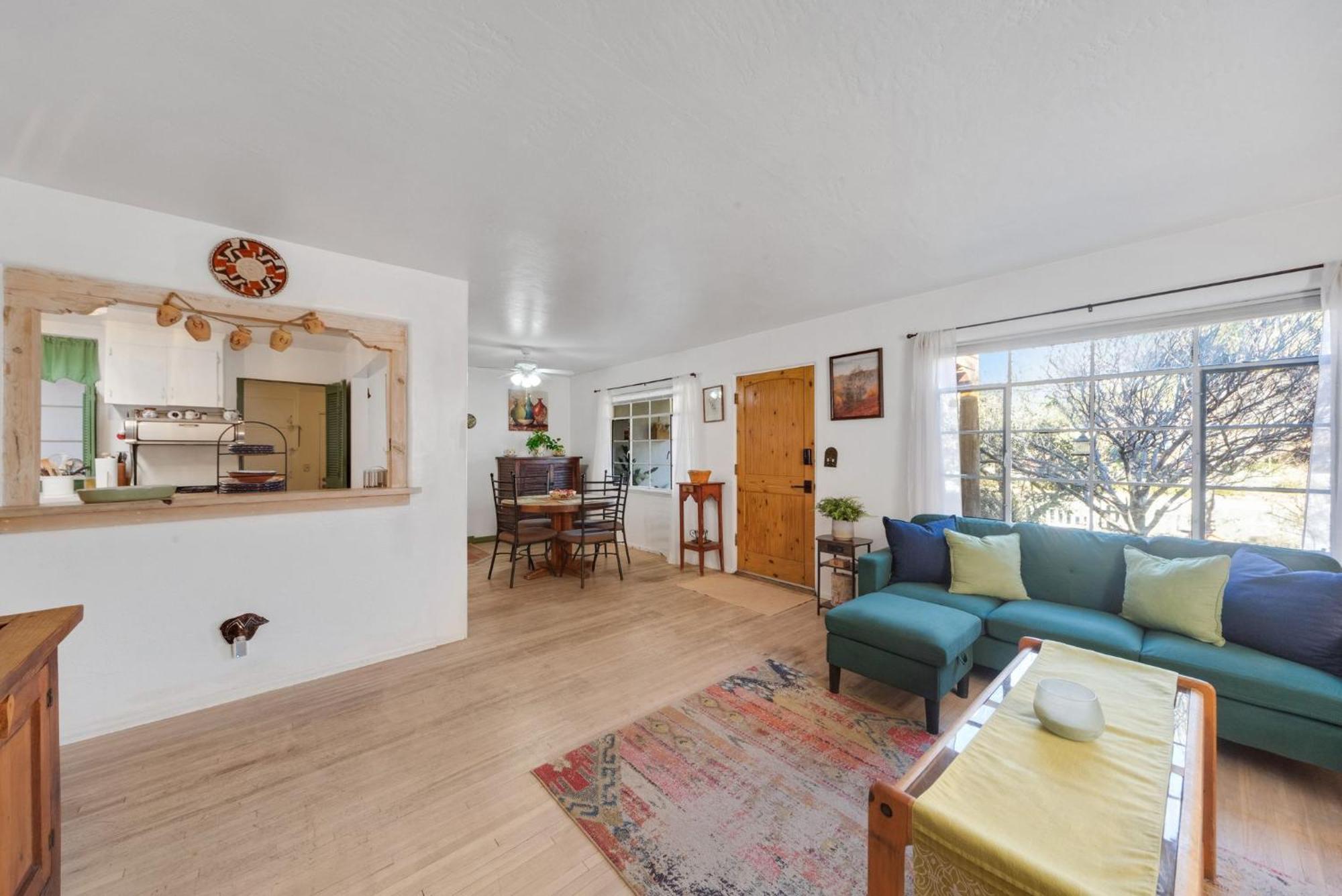 Famed Plaza Oasis 1 Mile Away, King Bed, Office, Foosball *