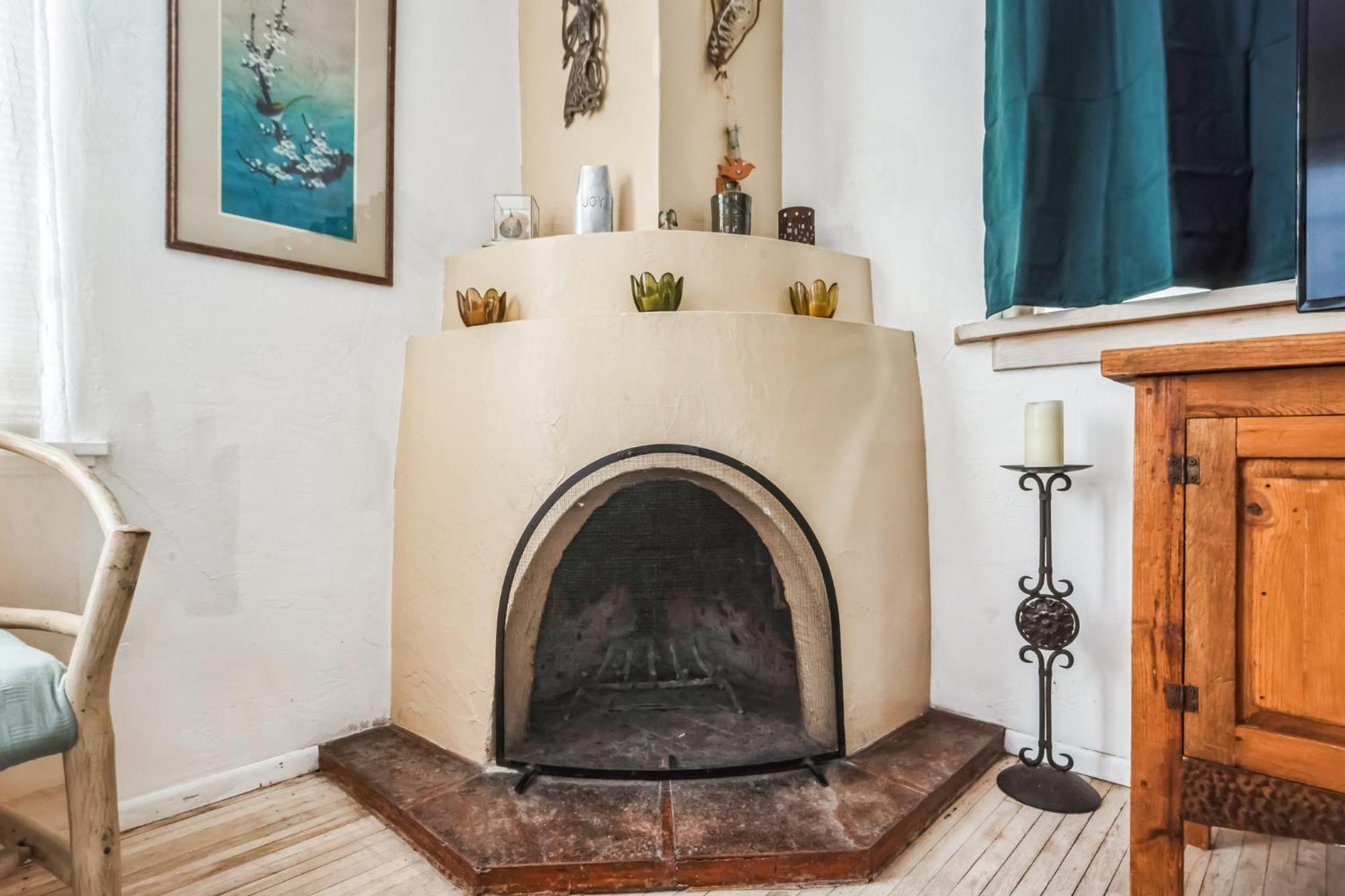 Famed Plaza Oasis 1 Mile Away, King Bed, Office, Foosball Holiday home Santa Fe