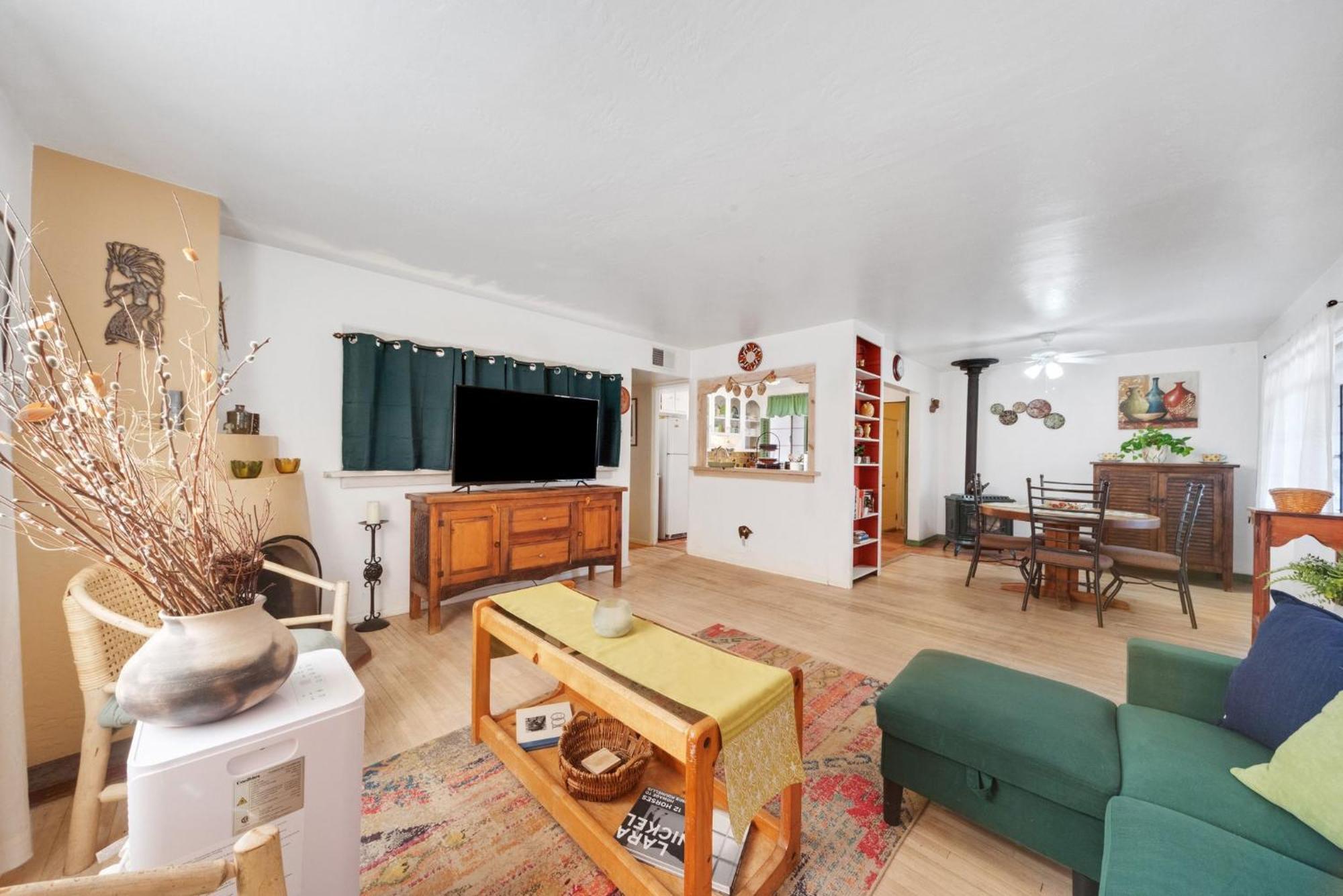Holiday home Famed Plaza Oasis 1 Mile Away, King Bed, Office, Foosball Santa Fe
