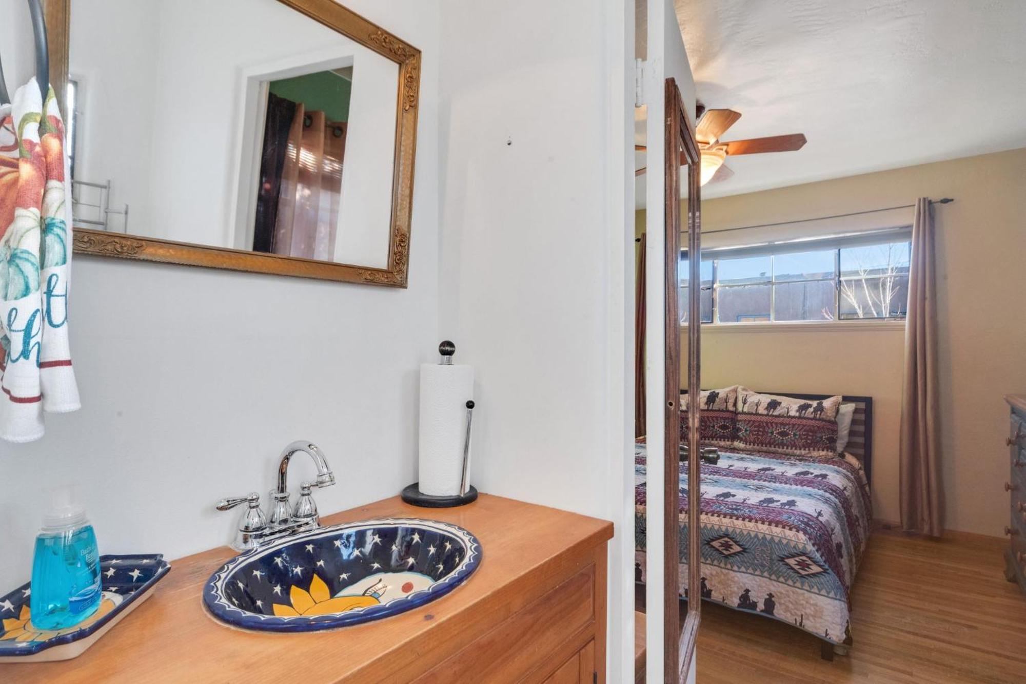 Holiday home Famed Plaza Oasis 1 Mile Away, King Bed, Office, Foosball