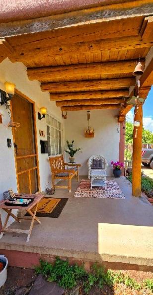 Famed Plaza Oasis 1 Mile Away, King Bed, Office, Foosball * Santa Fe
